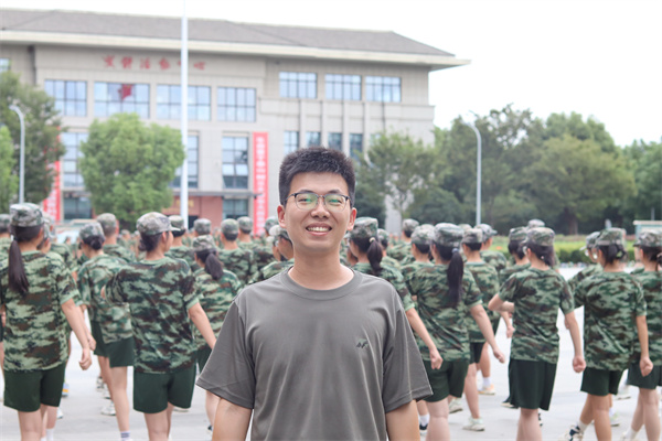 高一17班 施祺老师.jpg