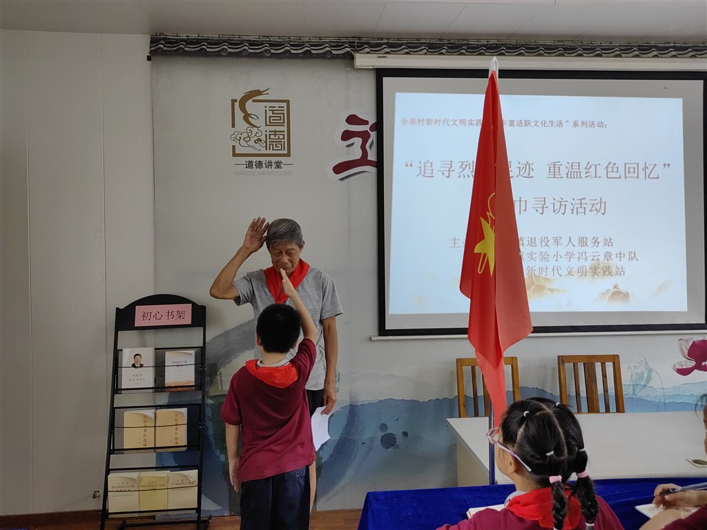 戴红领巾2.jpg