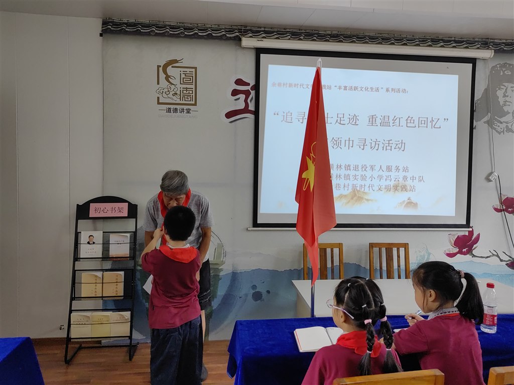 戴红领巾1.jpg