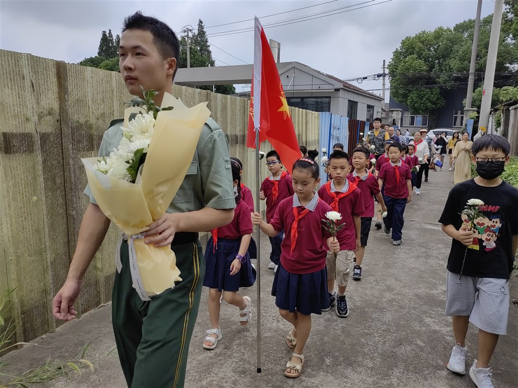 祭扫烈士墓1.jpg