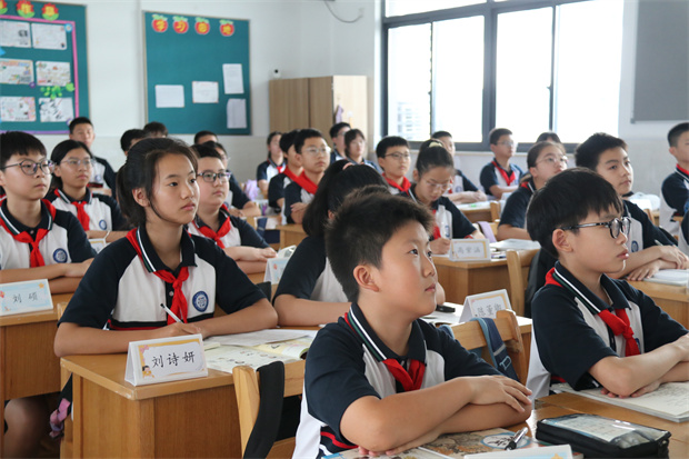 学生 (4).jpg