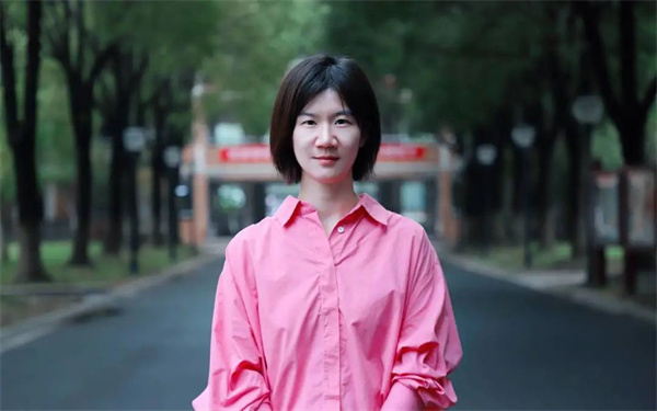 戴玲.jpg