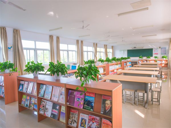 学校图书馆.jpg