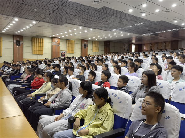 主会场03：全体师生侧仰.jpg