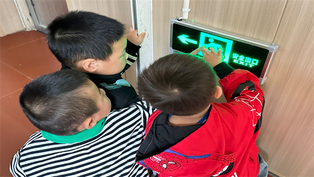 安全通道标志.jpg