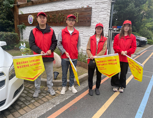 潘新苒、陈芊语、何芝涵、刘阳家长护校，感谢大家的支持！.jpg