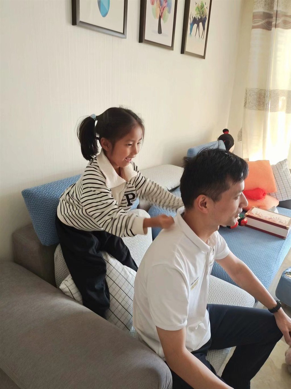 一年级捶背 (2).JPG