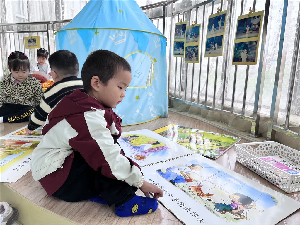 看书2.JPG