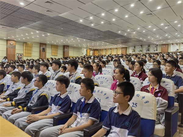 04学生部分侧中远.jpg