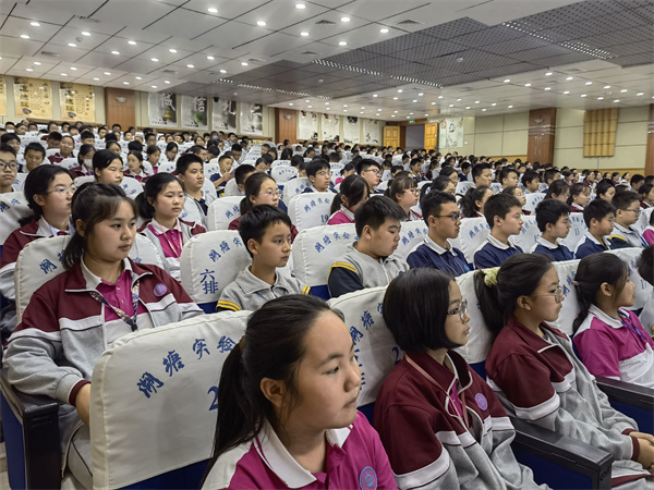 05学生部分侧中远.jpg