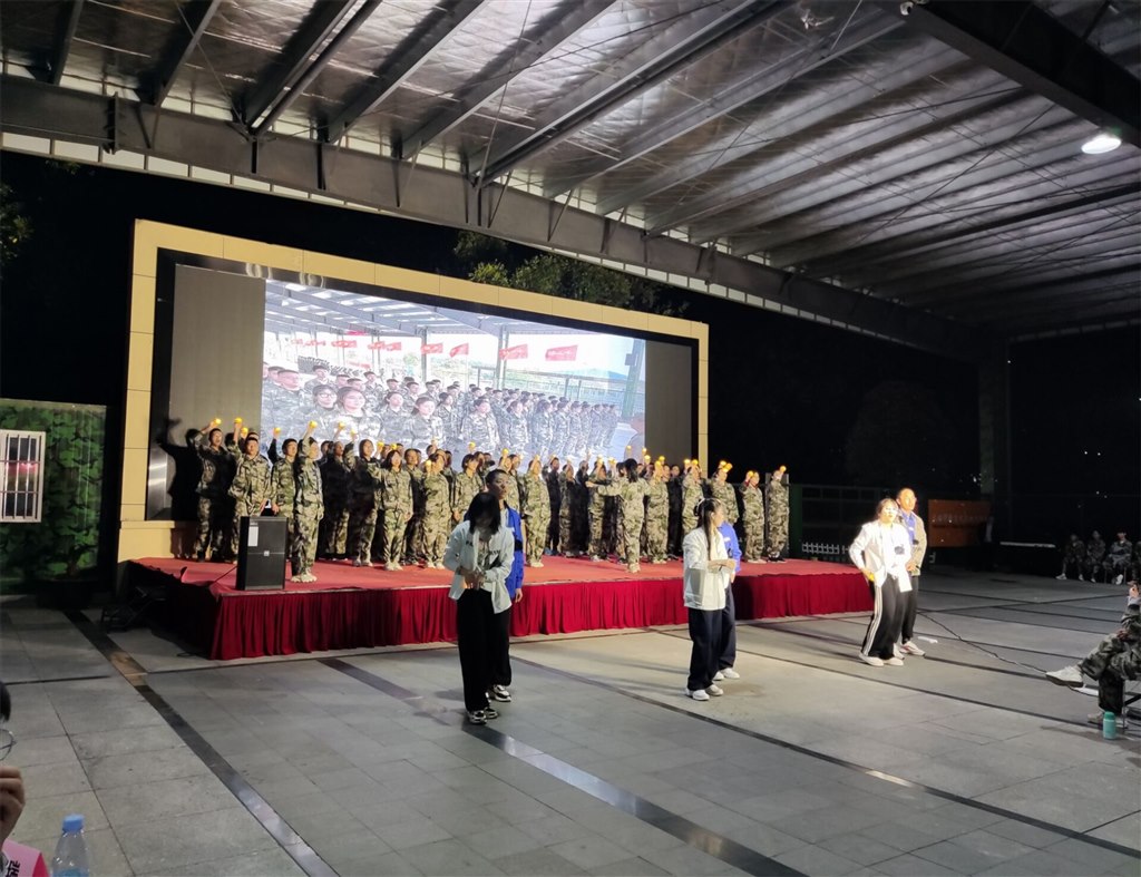 12班《闪耀》.jpg