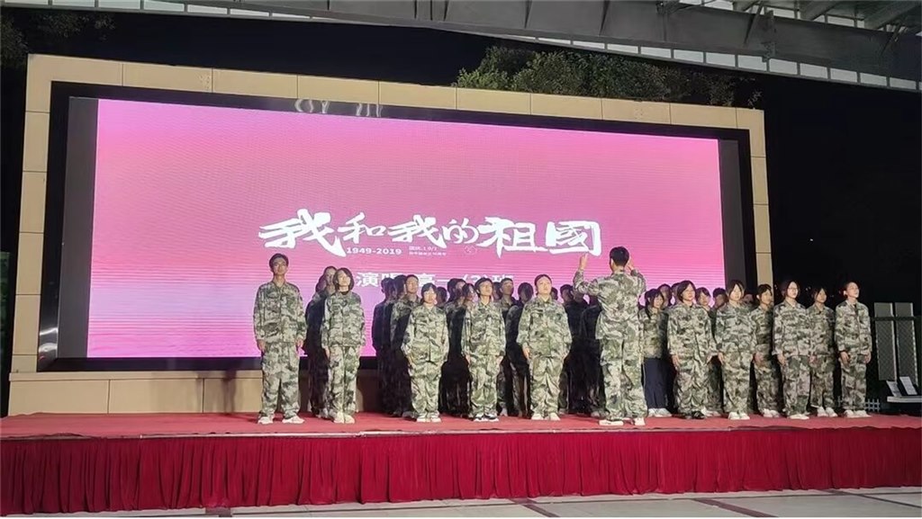 3班《我和我的祖国》.jpg