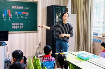 恽菲.jpg 恽菲.jpg