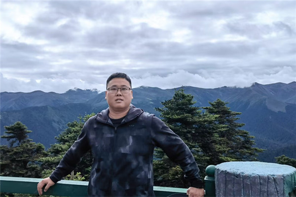 朱骏副本.jpg