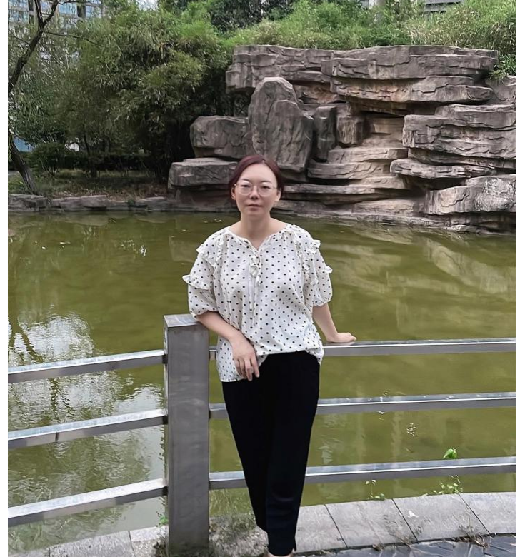 张婷.png 张婷.png