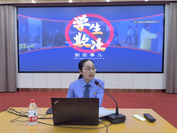 02主讲人中景.jpg