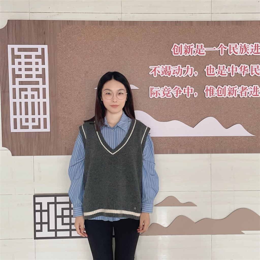 罗中吴艳玲.JPG