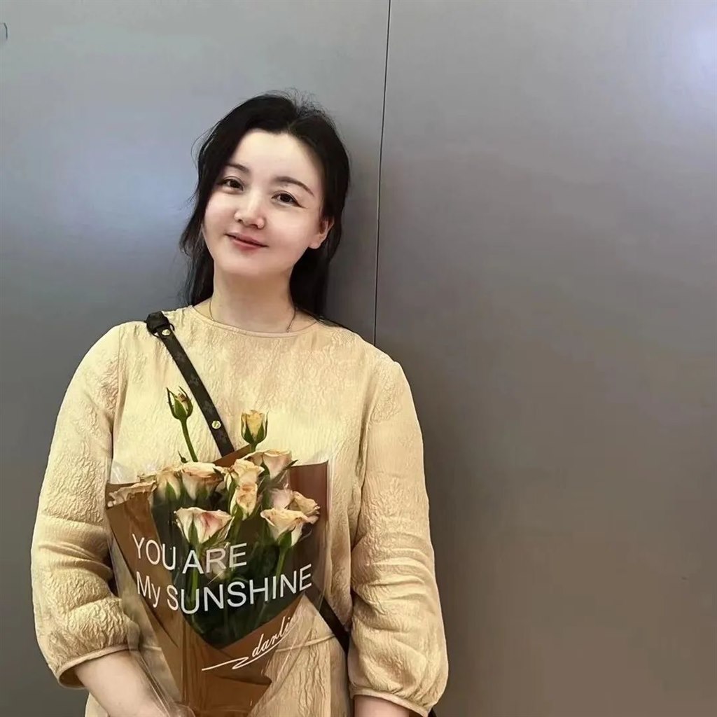 顾丽娜.jpg