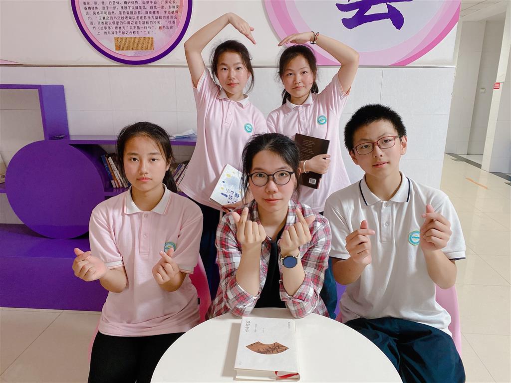 熊莹班主任照片.png 熊莹班主任照片.png