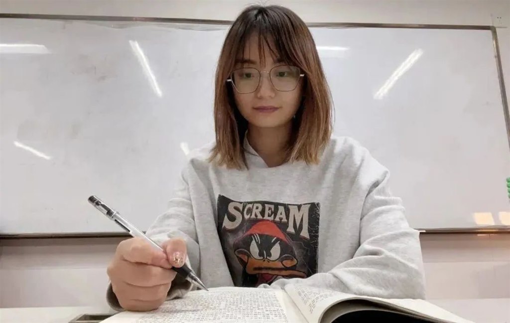 侯冬.jpg