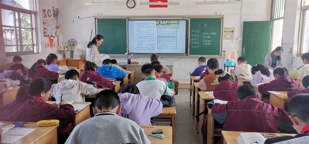 上课照片1.jpg 上课照片1.jpg