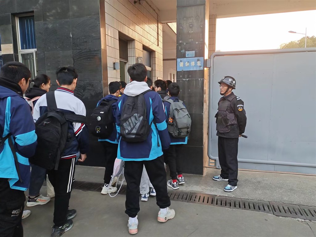西校门2.jpg