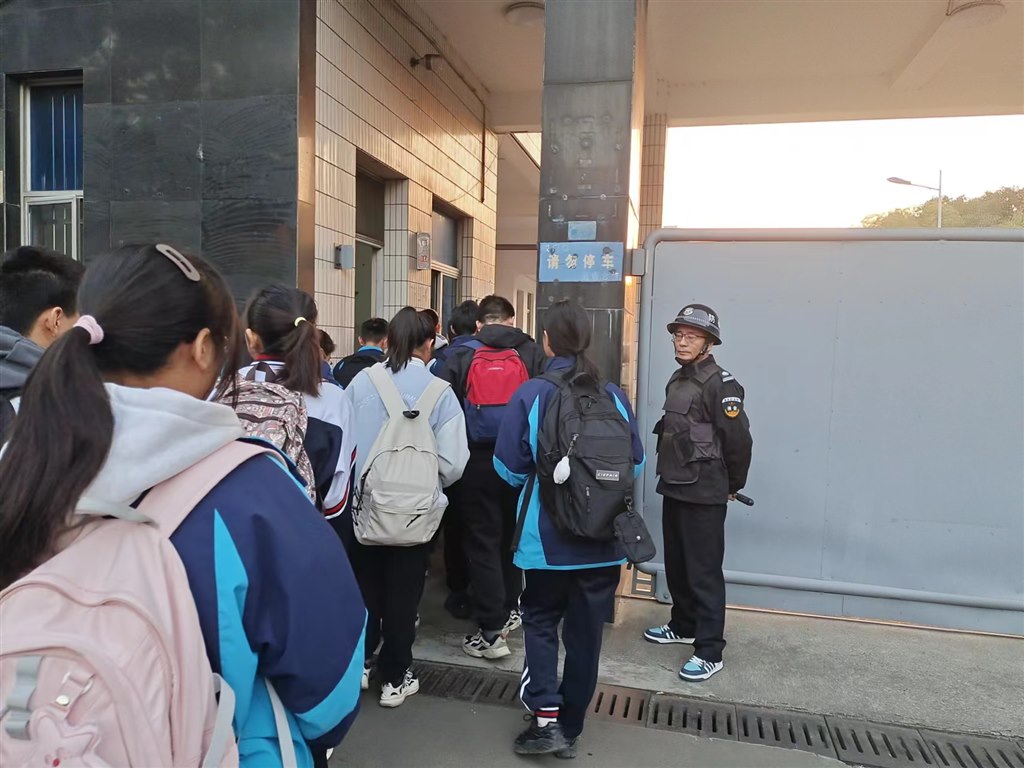 西校门3.jpg