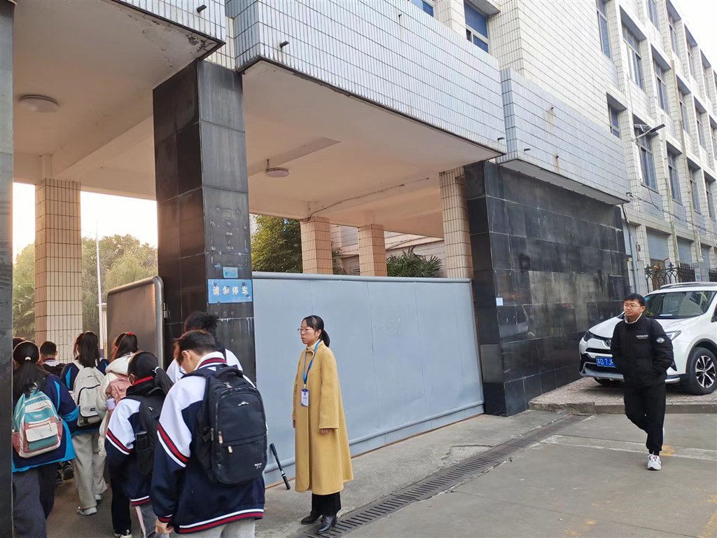 西校门1.jpg