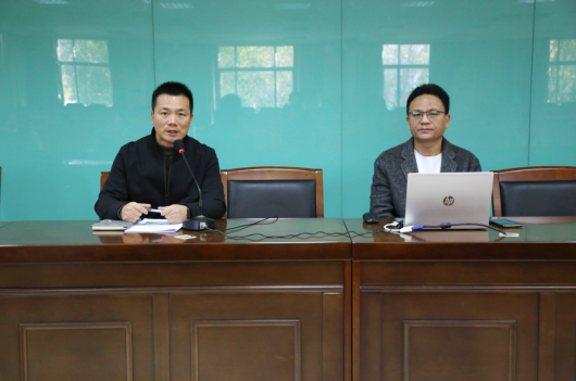 教科院专家指导我校校本课程开发与建设400.png