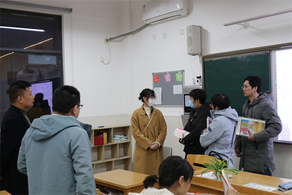 家长交流2.jpg