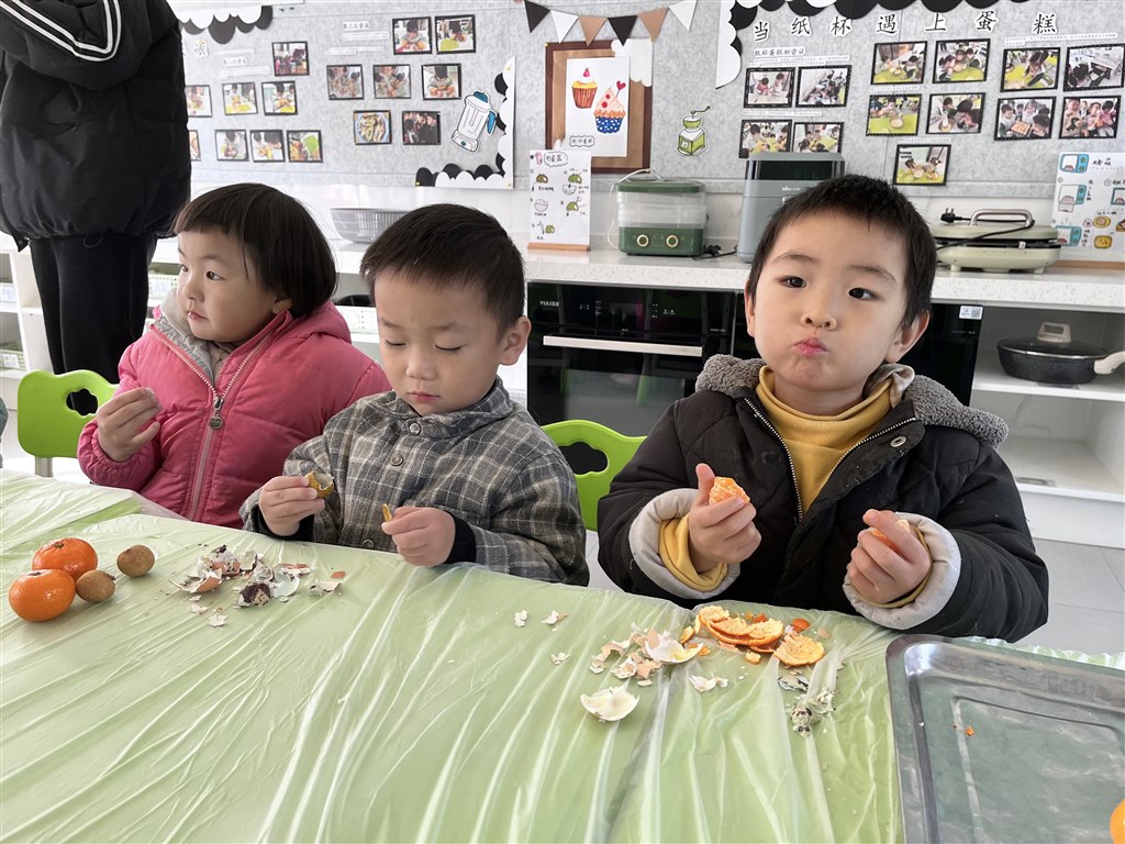 5品尝美食.JPG