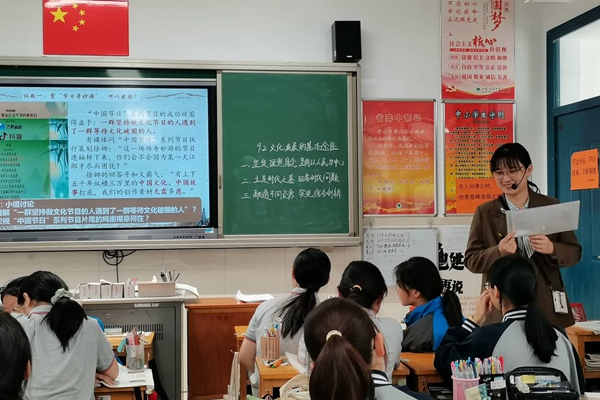 袁琪.jpg 袁琪.jpg