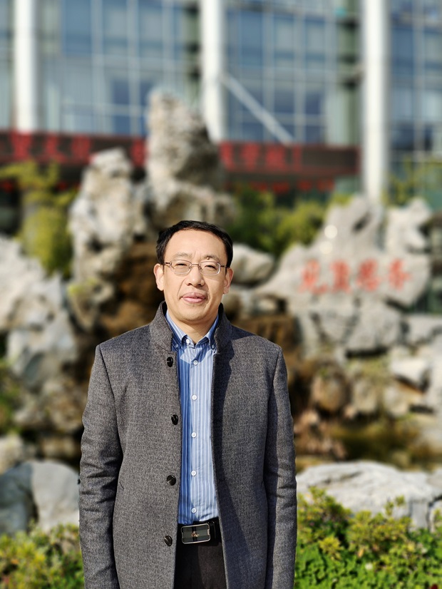 徐锋半身照1.jpg