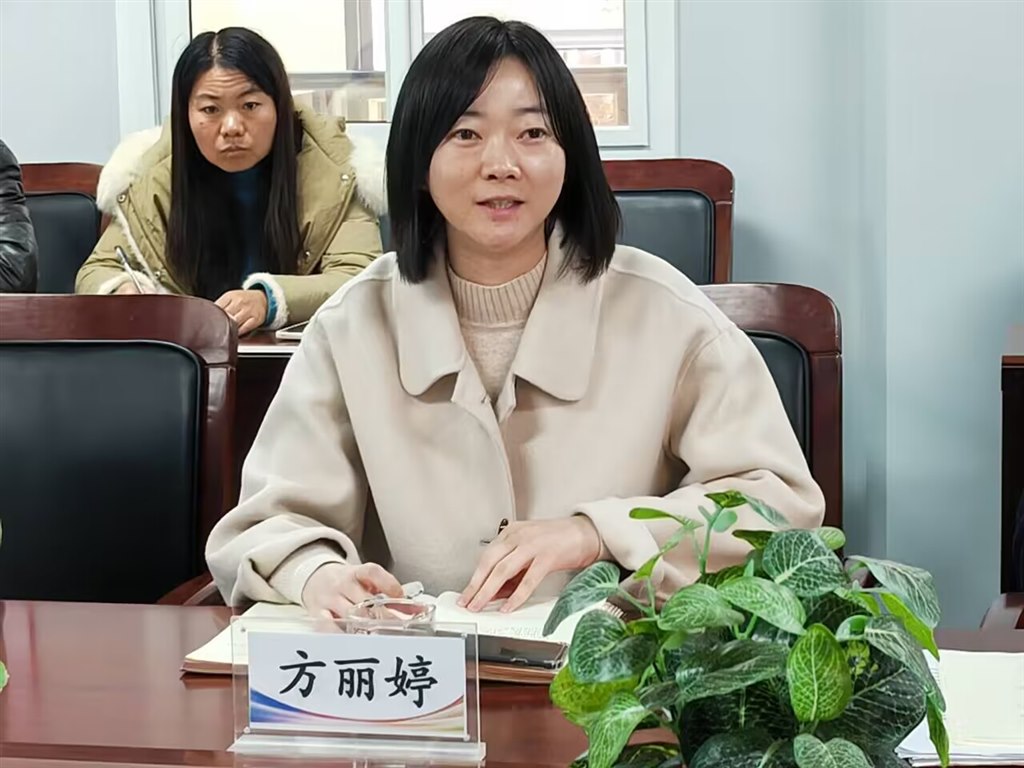 镇政府领导55.jpg