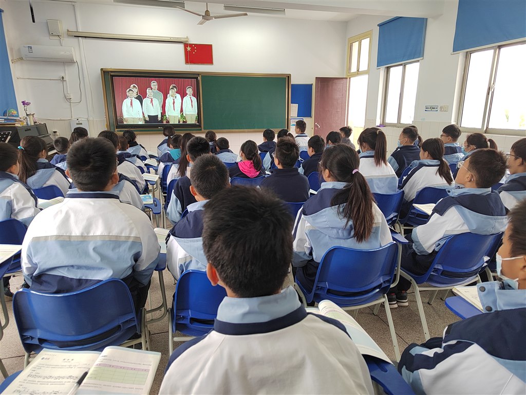 学唱《宪法伴我成长》.jpg