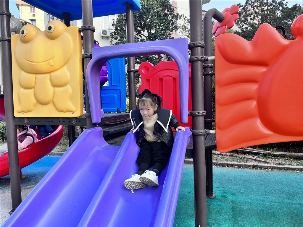 滑梯1.JPG