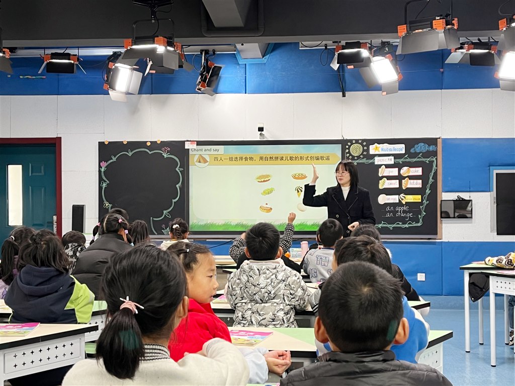 樊璐.JPG 樊璐.JPG