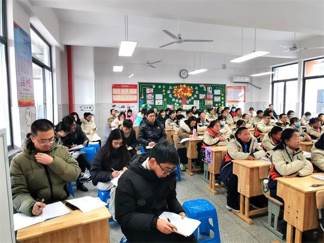 听课教师.jpg