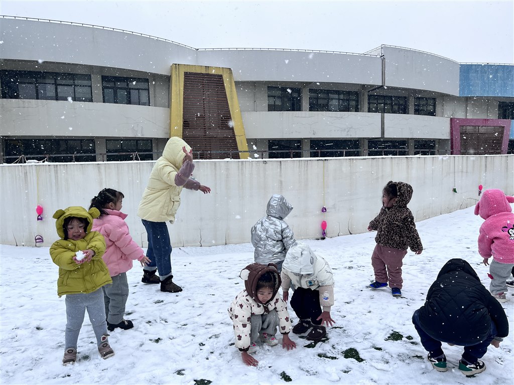 玩雪1.JPG