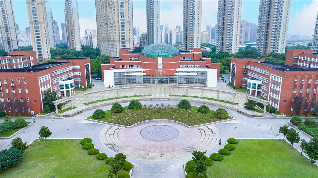 图书馆喷泉广场.jpg