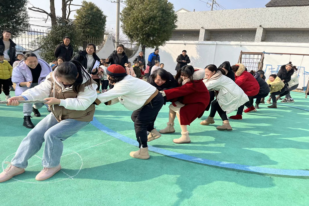 家长拔河.jpg