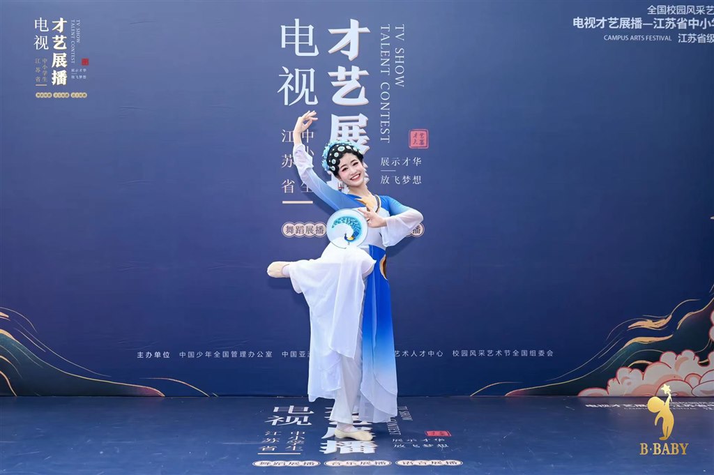 九6吴书韵.jpg