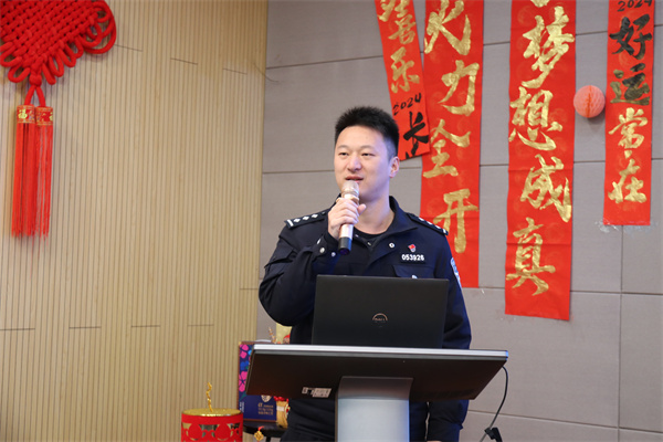 陈果警官.jpg