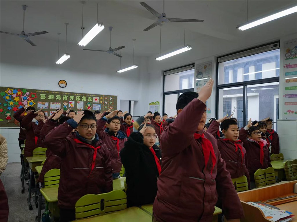 敬礼照片3.jpg