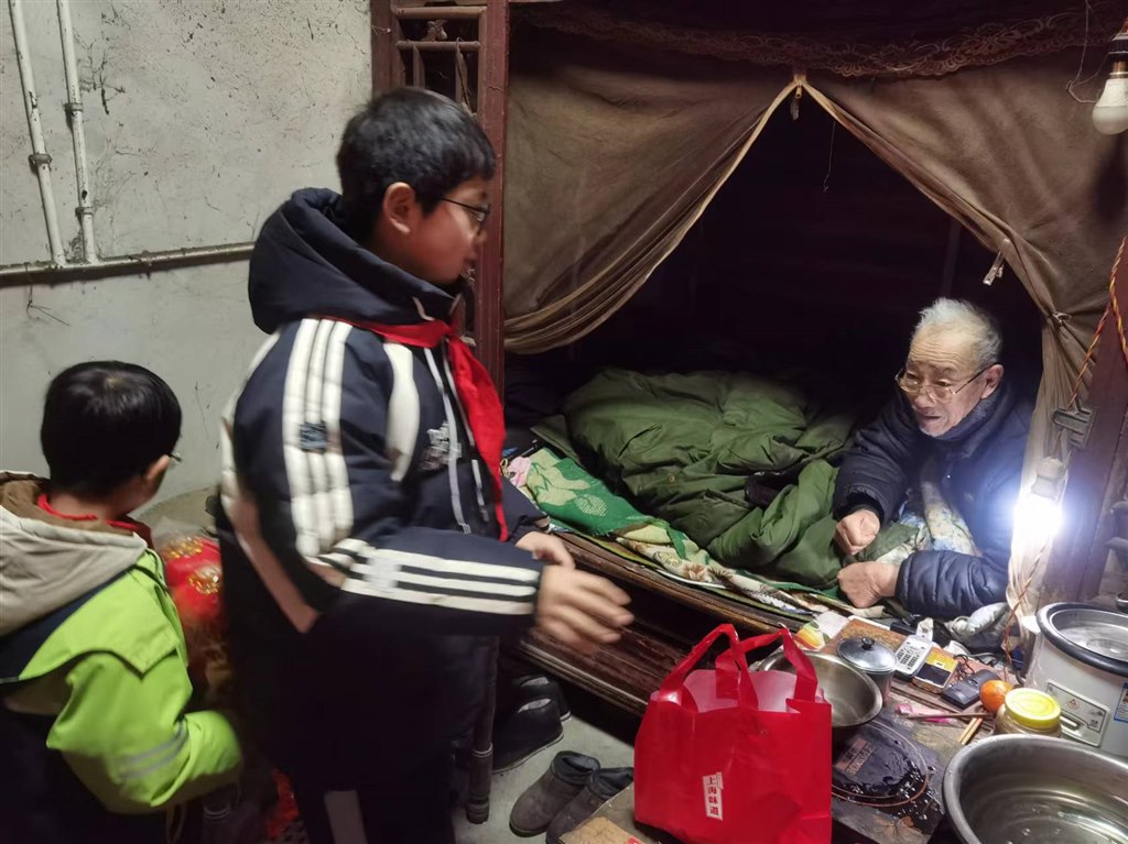 送温暖1.jpg