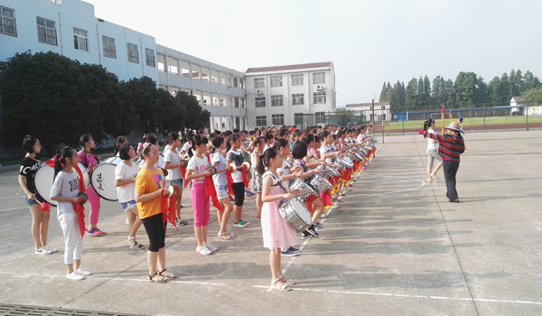 烈日下的玫瑰（童立骏）.jpg