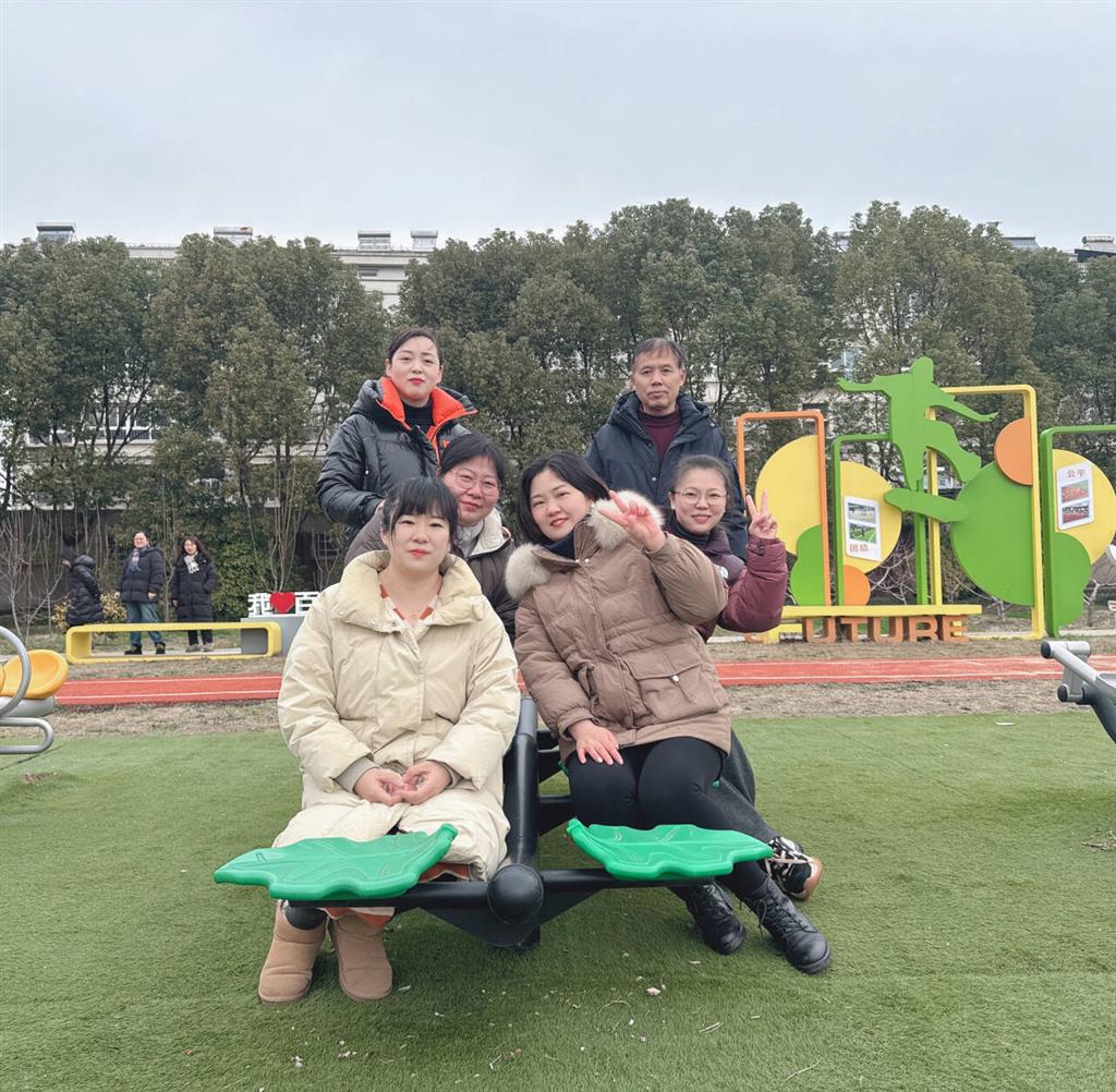六年级：用心做事，传道解惑，用情育人，润物无声。.png