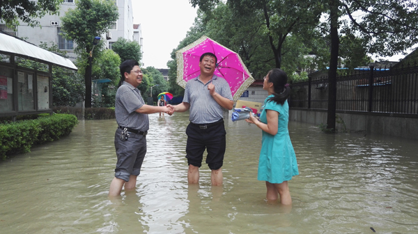 洪水虽深情更深 （朱惠敏）.jpg