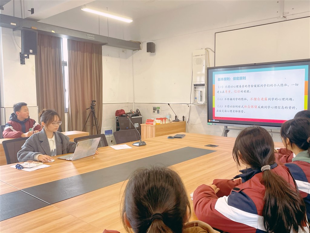 占老师发言.jpg