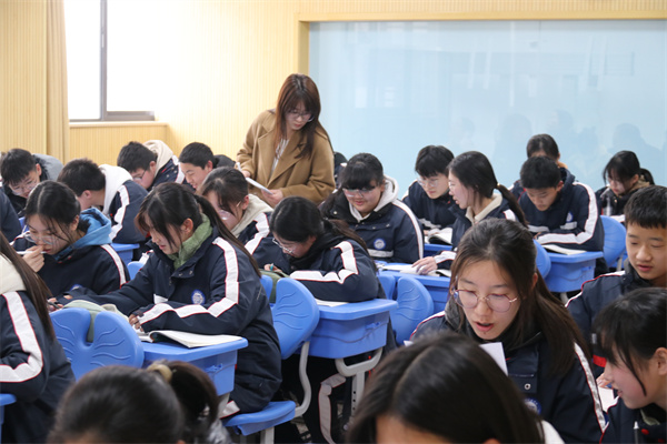华书晴.jpg
